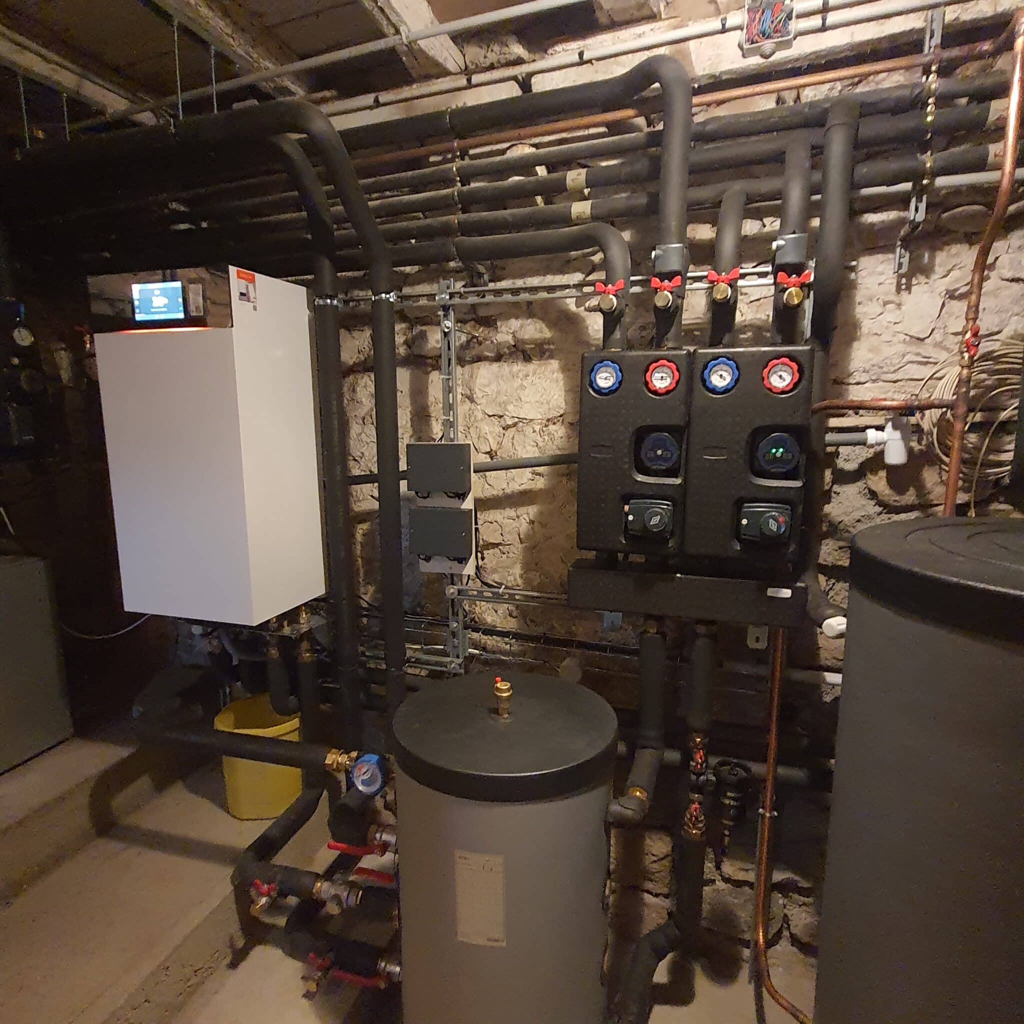 Installation pac hybride Viessmann en relève de chaudière fioul à Saint Laurent de Cerdan
