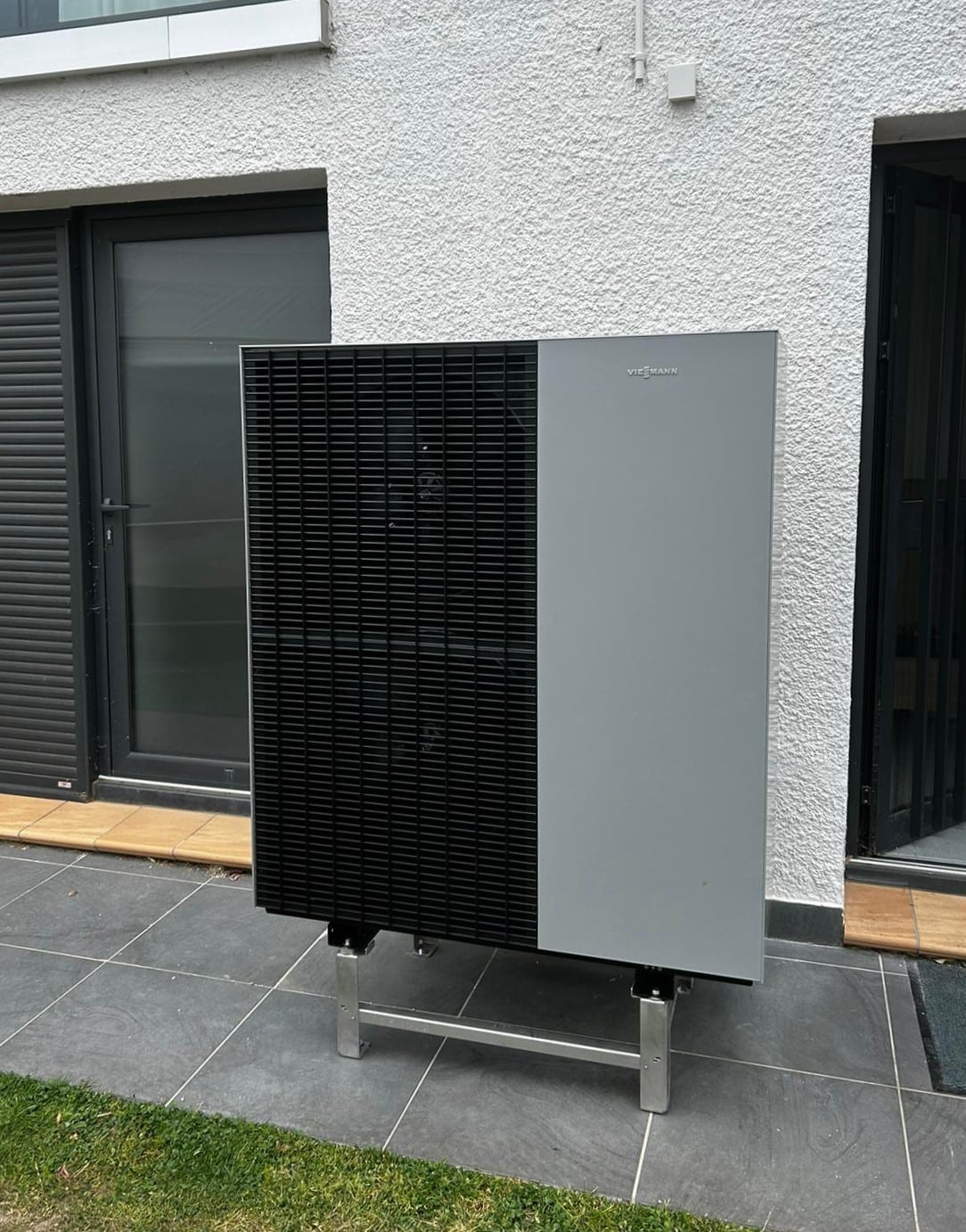 Pompe à chaleur air/eau Viessmann Vitocal 150-A chauffage central type plancher chauffant dans le 66